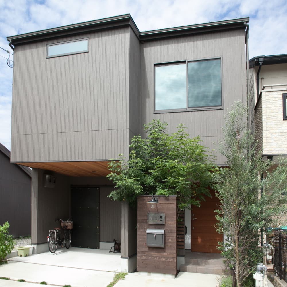 3階建て2世帯の家